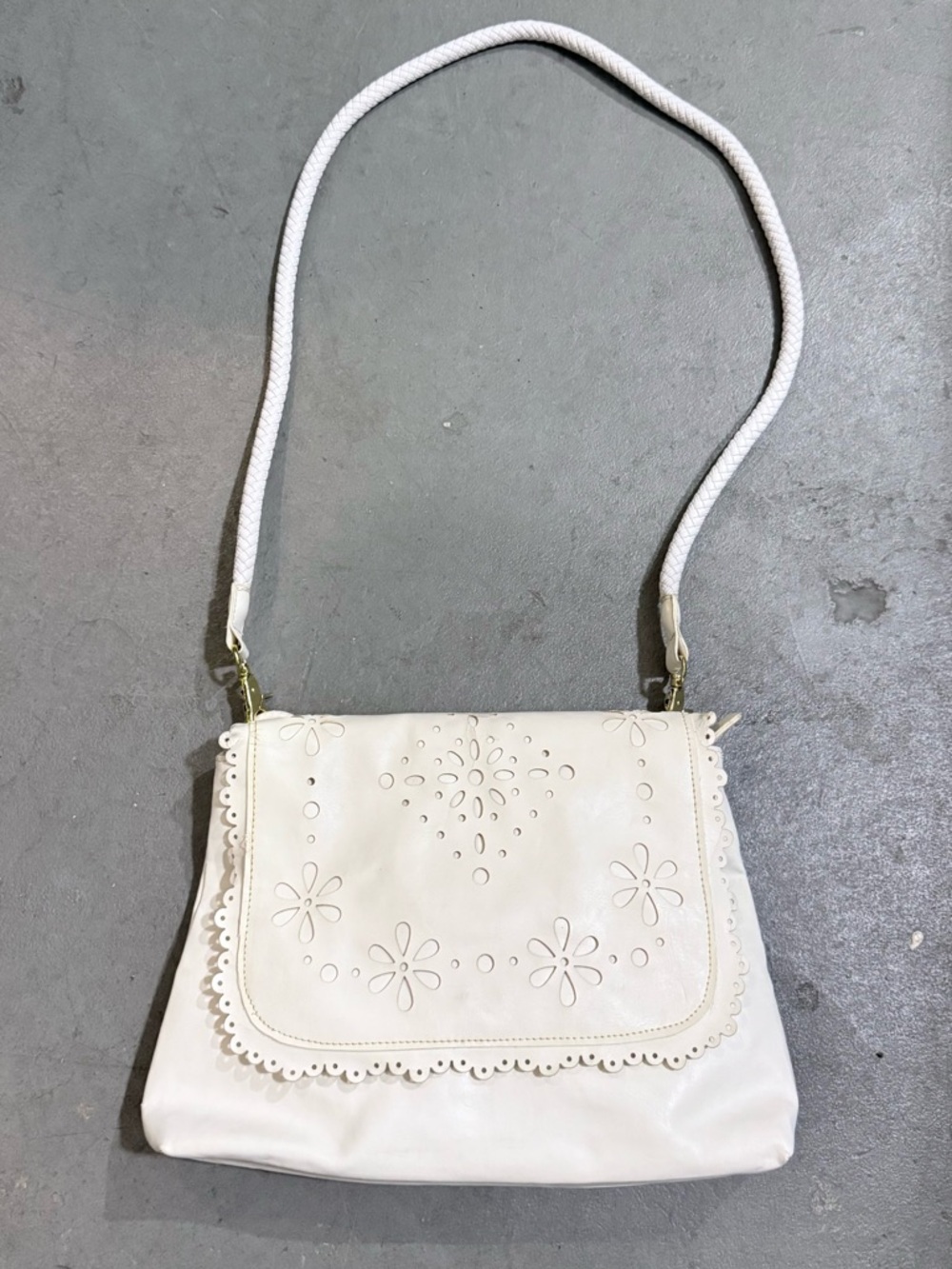 VINTAGE LEATHER CUT-OUT FLORAL CROSSBODY BAG, ONE SIZE, WHITE/CREAM